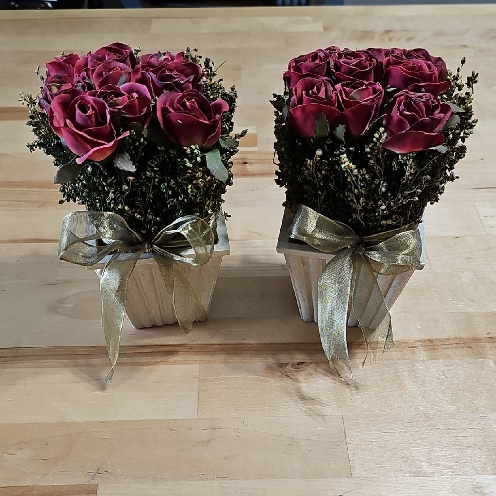 🌹 Set of 2 Mini Faux Rose Topiary Arrangements